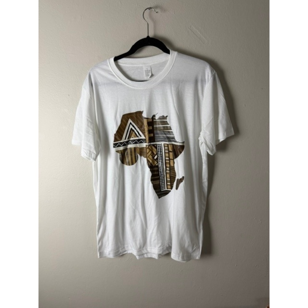 Africa Map Graphic T-Shirt White Short Sleeve Crewneck Geometric Pattern Tee